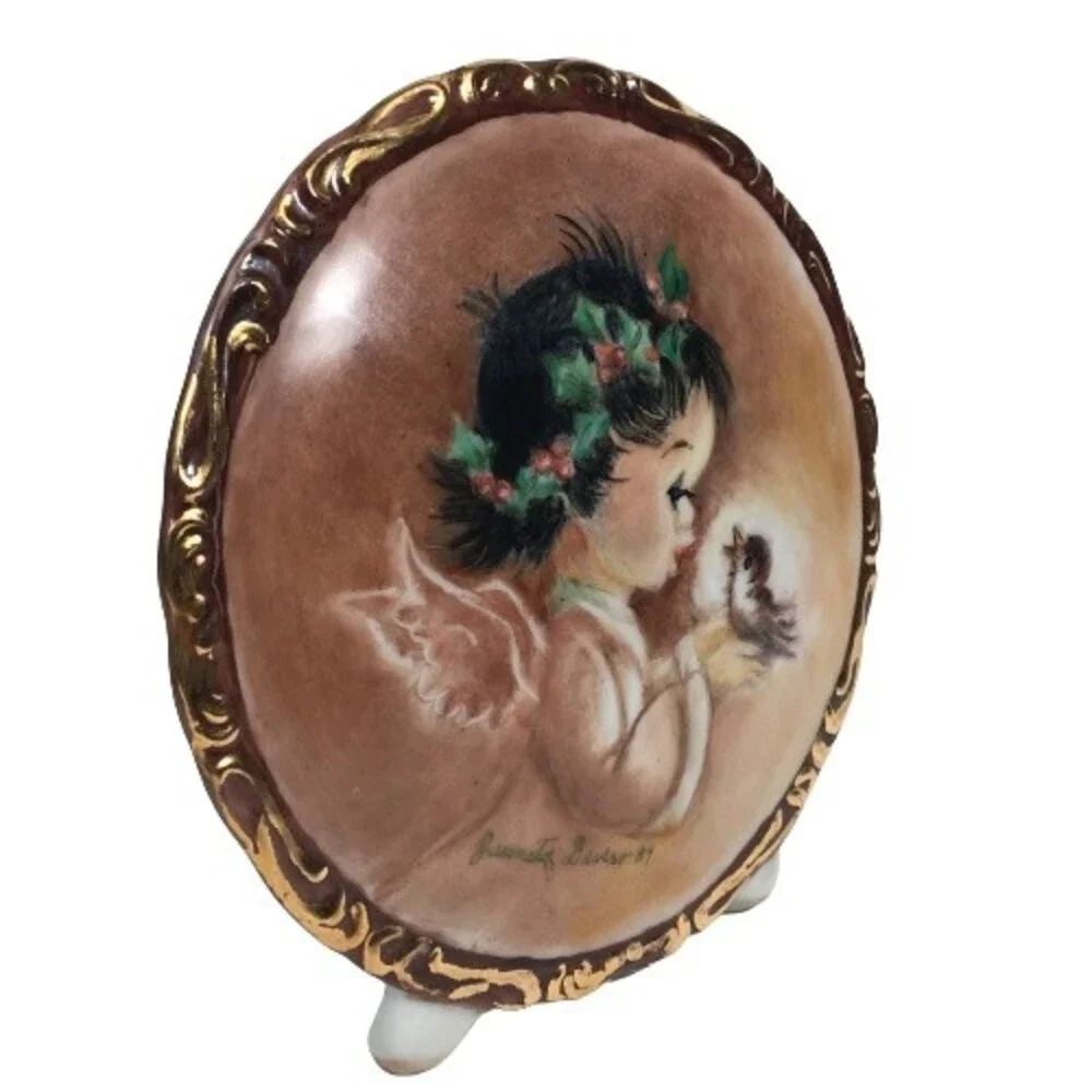 Angel Girl W/ Bird Vase Cherub Holly Flowers Porcelain Figurine Vintage 1989